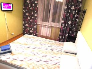 Cama ou camas em um quarto em 3-комнатная квартира для БОЛЬШОЙ СЕМЬИ или ТИХОЙ КОМПАНИИ
