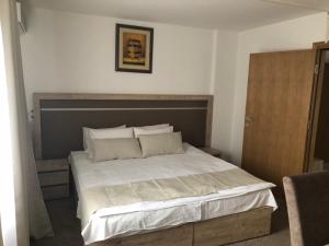 Llit o llits en una habitació de Gros Hotel - Leskovac