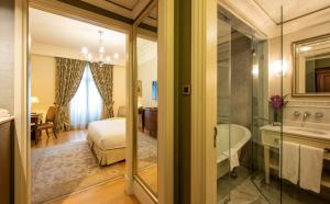 Koupelna v ubytování Pera Palace Hotel
