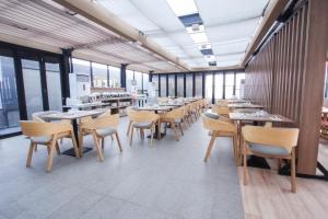 Restaurace v ubytování Kuretakeso Kemang Hotel