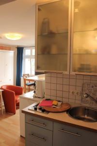 Kuchyň nebo kuchyňský kout v ubytování Villa Sanssouci - Bäderstilvilla mit individuellen Wohnungen