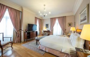 TV a/nebo společenská místnost v ubytování Pera Palace Hotel