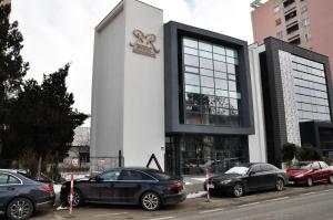a building with cars parked in front of it at Rubio Residence - Accmonia Luxury Apartment in Arad