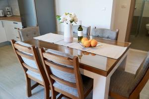 Kuchyňa alebo kuchynka v ubytovaní Apartman "Mary"