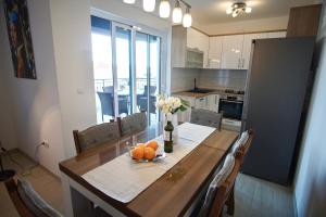 Kuchyňa alebo kuchynka v ubytovaní Apartman "Mary"