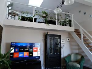 GerbrunnにあるSchedler 2のリビングルーム(階段、テレビ付)
