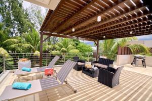 Balkón nebo terasa v ubytování Bon Azur Beachfront Suites & Penthouses with LOV