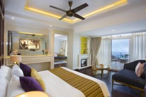 Voodi või voodid majutusasutuse Fragrant Nature Munnar - A Five Star Classified Hotel toas