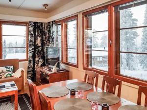 Posezení v ubytování Holiday Home Karhunvartijan linna c17 by Interhome