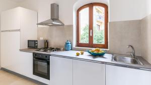 La Matrangela Charme Apartments的厨房或小厨房