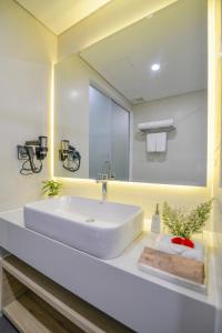 Phòng tắm tại Magnolia Hotel