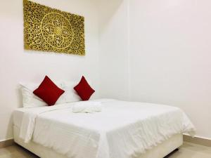 Ένα ή περισσότερα κρεβάτια σε δωμάτιο στο Aisya homestay jerteh