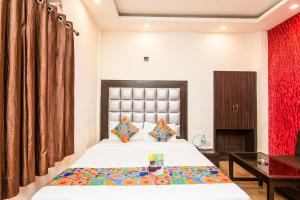 Postel nebo postele na pokoji v ubytování FabHotel De Sivalika - 500m from Belur Math + 20 fotografií