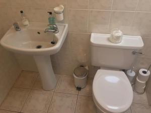 A bathroom at Daviot Guest House 