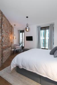 A bed or beds in a room at Preciados Gran Via Luxury Callao