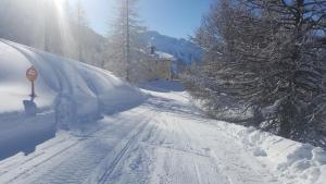 Skihütte Zams durante l'inverno