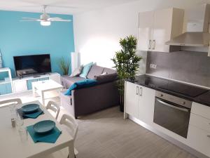 Η κουζίνα ή μικρή κουζίνα στο CENTRAL LUXURIOUS apartment WiFi Netflix