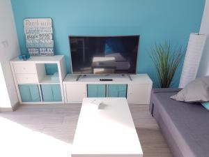 Μια τηλεόραση ή/και κέντρο ψυχαγωγίας στο CENTRAL LUXURIOUS apartment WiFi Netflix
