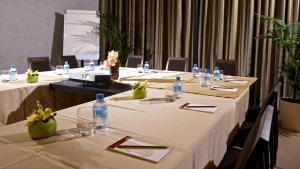Restoran atau tempat lain untuk makan di The Royal Riviera Hotel Doha