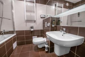 Koupelna v ubytování WX Hotel