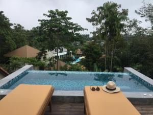 Bazén v ubytování Mook Lamai Resort and Spa nebo v jeho okolí
