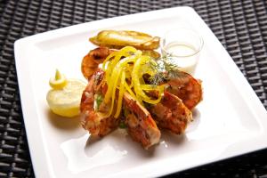 Makanan di atau berdekatan hotel