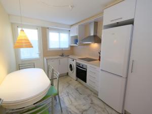 Kuchnia lub aneks kuchenny w obiekcie Apartment Tarraco Beach by Interhome