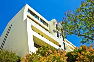 a white building with trees in front of it at Vila Marachique Torralvor in Alvor