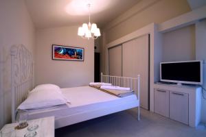 Rúm í herbergi á Apartments and Rooms Teona