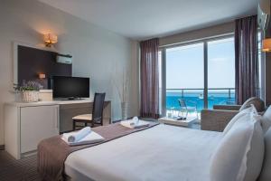 Postel nebo postele na pokoji v ubytování Hotel Eskada Beach