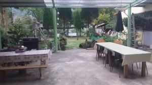 Ogród w obiekcie Niuniu & Meng Ka Homestay