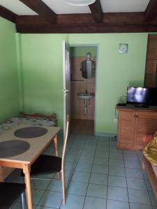 Kuchyňa alebo kuchynka v ubytovaní Agroturystyka w ogrodach