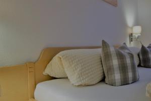 A bed or beds in a room at Ferienwohnung Brugger
