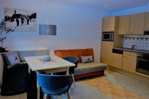 A kitchen or kitchenette at Ferienwohnung Brugger