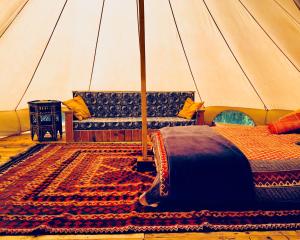 Cotswolds Camping at Holycombe客房内的一张或多张床位