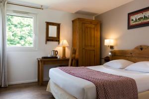 Ένα ή περισσότερα κρεβάτια σε δωμάτιο στο The Originals Annemasse Sud - Porte de Genève