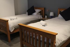 セルビーにあるBuller Houseのツインベッド2台(ツインベッド2台) +2枚の写真