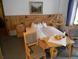 A bed or beds in a room at Landhaus Spielmannsau