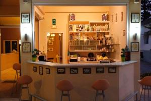 Lounge nebo bar v ubytování Lambrinos Suites