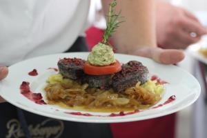 Jídlo v hotelu nebo okolí
