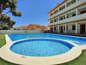Hồ bơi trong/gần Beautiful 1 bedroom apartment in Roda, Los Alcazares. Larger than average.