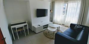 TV a/nebo společenská místnost v ubytování Begin19 Apartments & Hostel