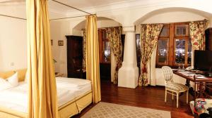 Postel nebo postele na pokoji v ubytování Hotel Adler