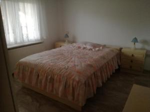 A bed or beds in a room at Apartment Korinos Mama Machi