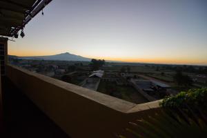 a view of a mountain at sunset from a wall at Hotel Cacaxtla Collection in Tlaxcala de Xicohténcatl