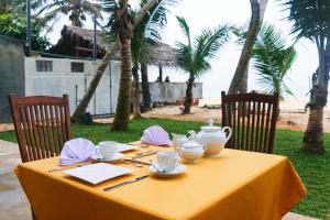 Gallery image of OCEAN EDGE HIKKA in Hikkaduwa