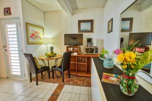 Cucina o angolo cottura di Coconut Palms Inn
