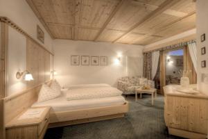 Postel nebo postele na pokoji v ubytování Hotel Ciasa Ai Pini