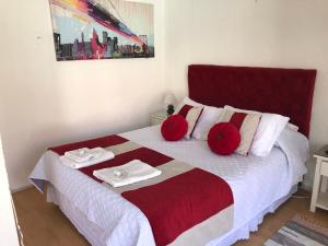 Una cama o camas en una habitación de Hotel Cecil