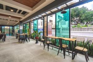 Restoran atau tempat lain untuk makan di Penyos Service Apartment